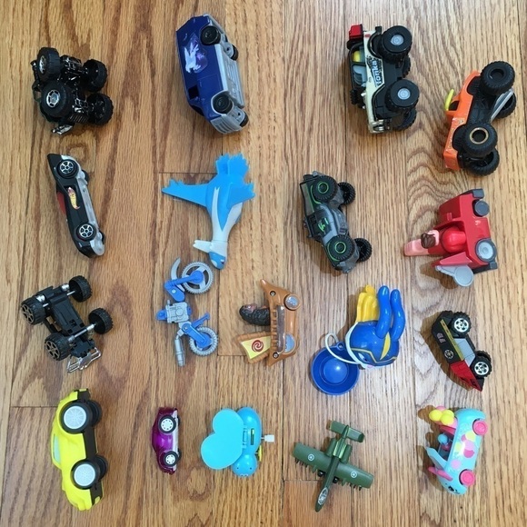 Lots of 18 toy small Cars Vehicles - Picture 7 of 13